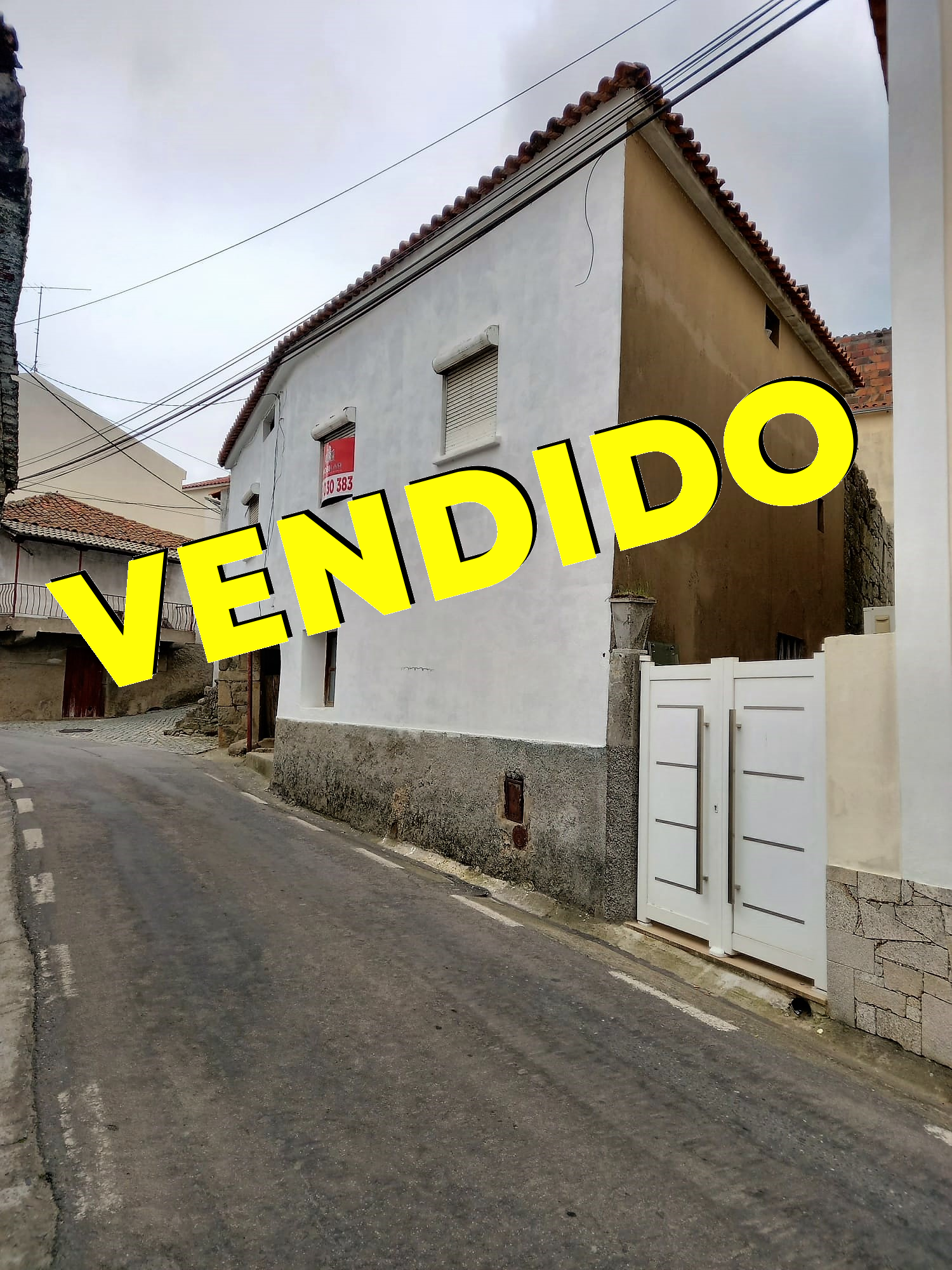 Imagem Moradia para Recuperar - Valverde