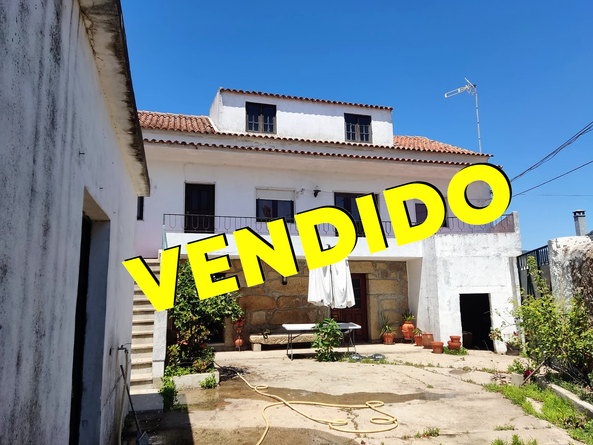 Imagem Moradia V5 com espaço exterior - 120.000,00€ - Póvoa da Atalaia