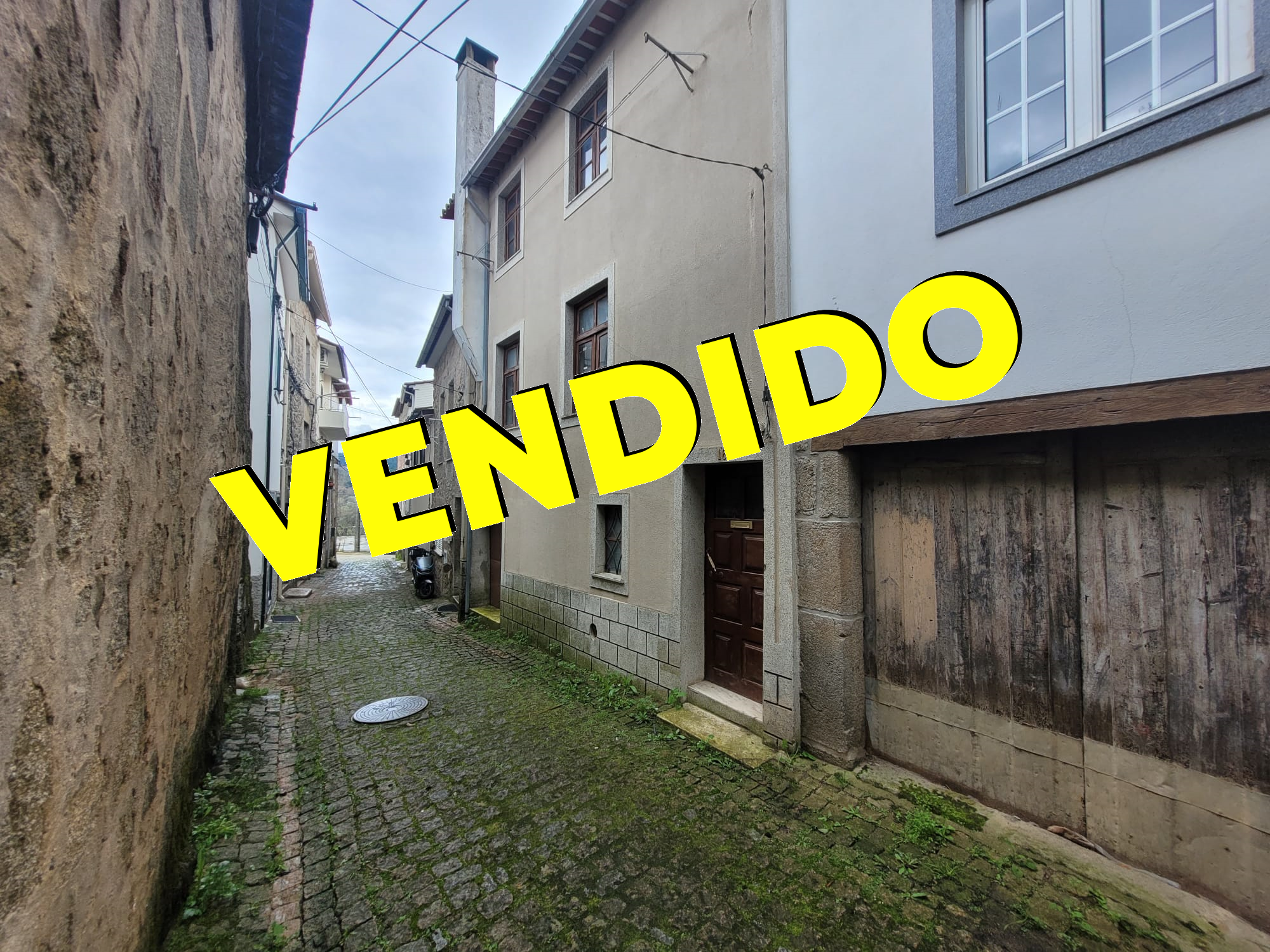 Imagem Moradia V2 - 38.000.00€ - Donas, Fundão