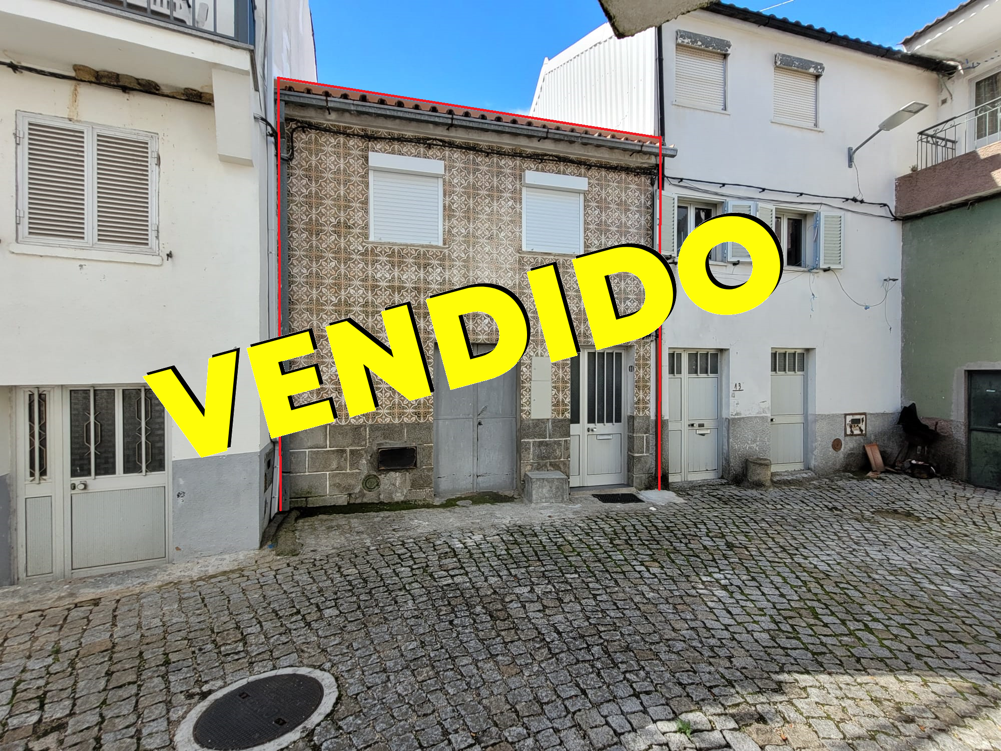 Imagem Moradia p/ Recuperar - 26.500,00€ - Telhado, Fundão