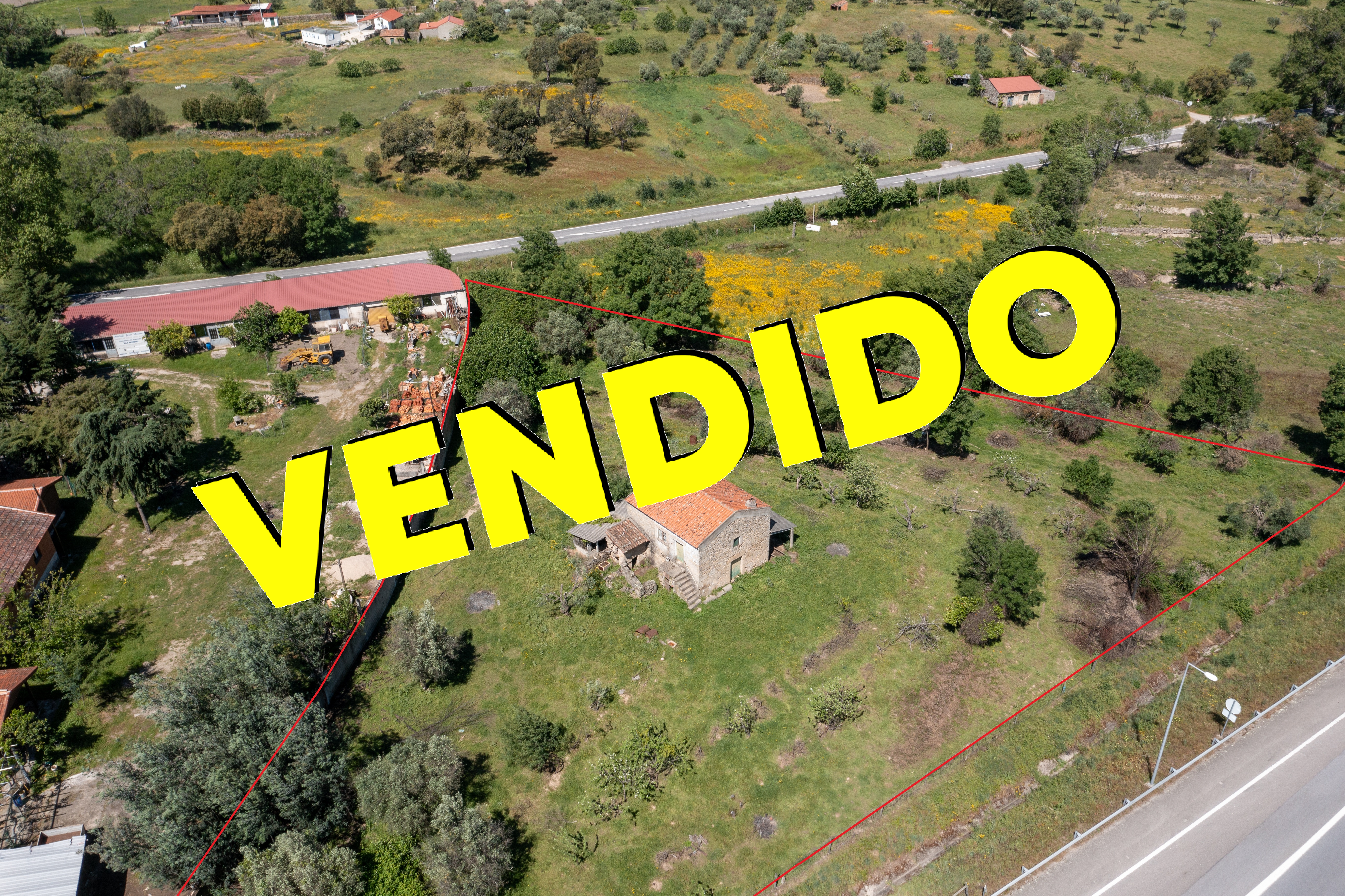 Imagem Terreno c/ Casa em Pedra - 30.000,00€ - Soalheira