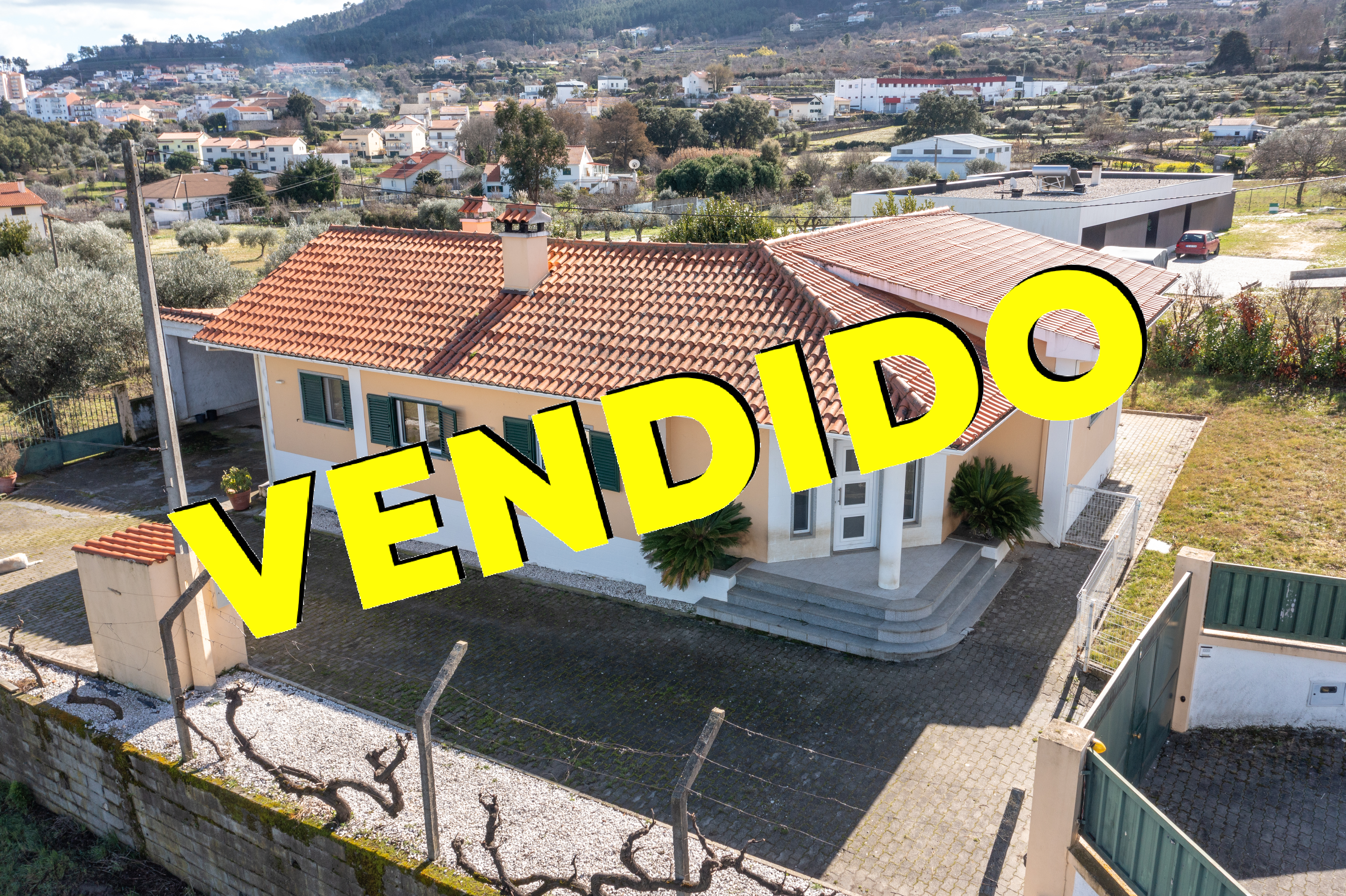 Imagem Moradia V3 c/ Piscina e Espaço Exterior - 279.900,00€ - Aldeia Joanes, Fundão