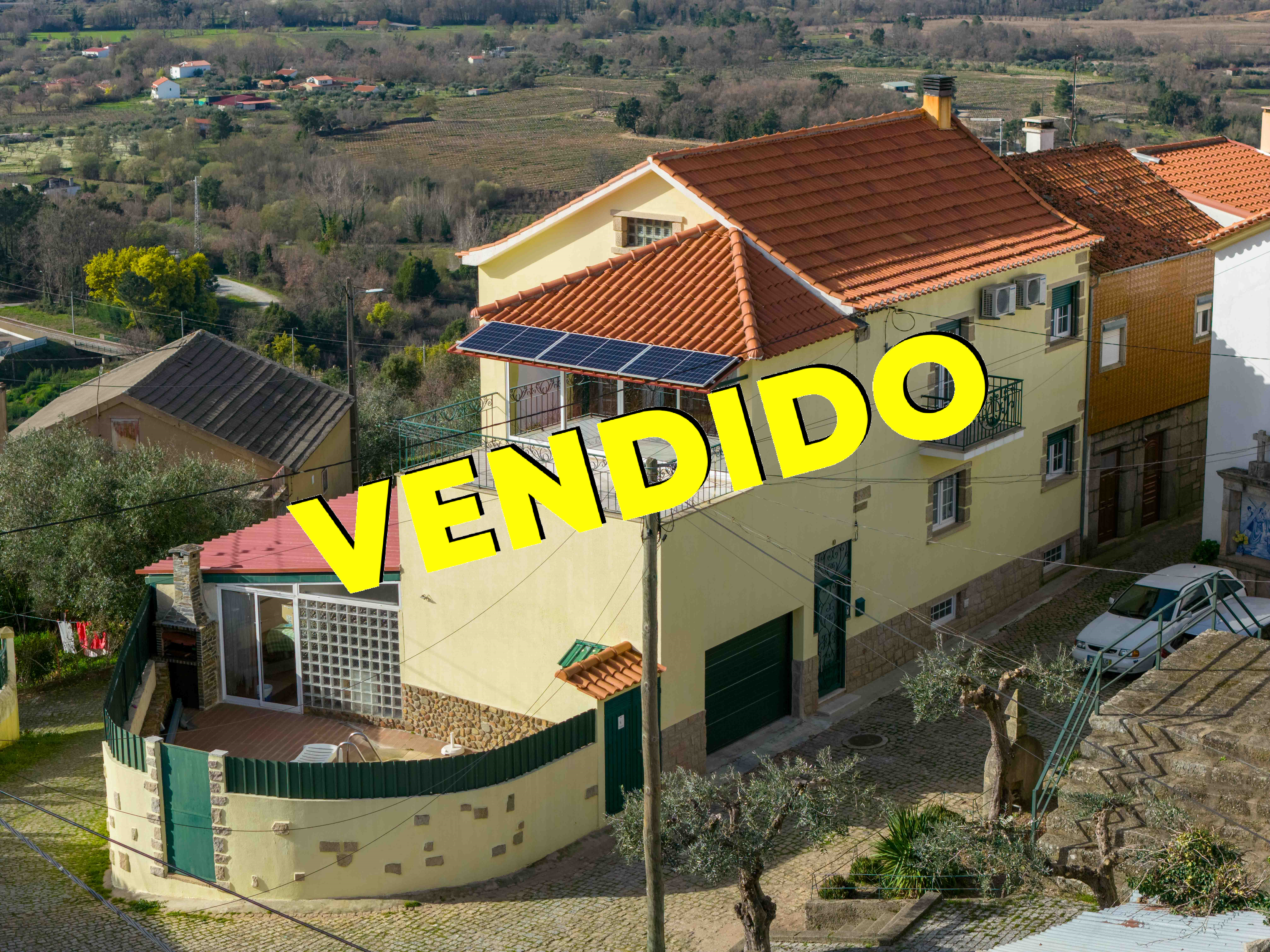 Imagem Moradia V3 c/ Espaço Exterior e Piscina - 269.900,00€ - Alcaide